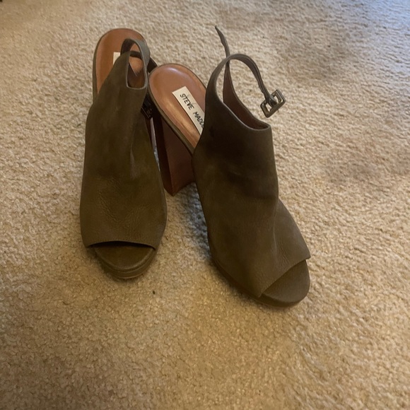 Steve Madden Forest Green Mule. Must have wardrobe staple! - Picture 4 of 4